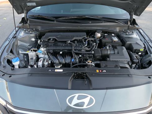 Certified 2025 Hyundai Elantra Sport image 28