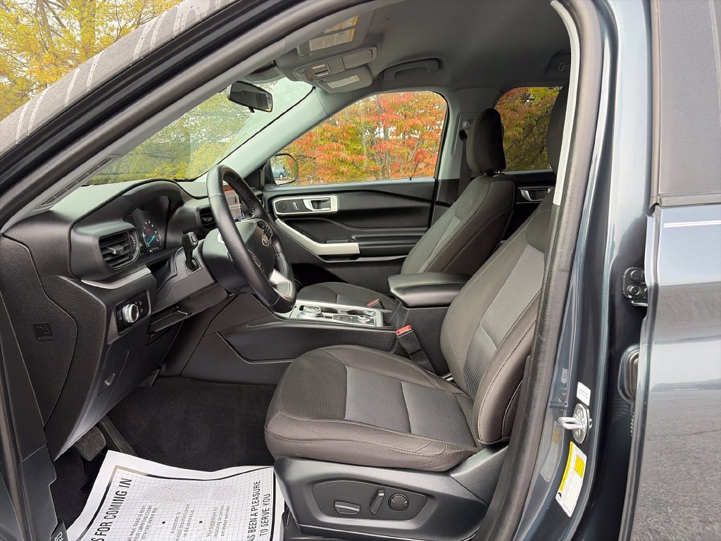 Used 2023 Ford Explorer XLT AWD/4WD image 10