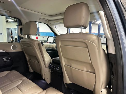 Used 2020 Land Rover Discovery Landmark image 17