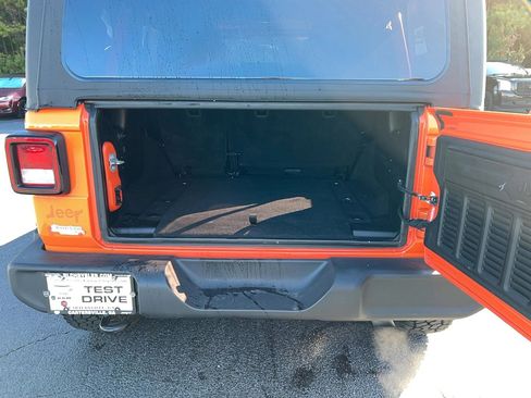Used 2018 Jeep Wrangler Unlimited Sport image 27