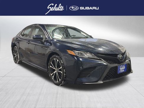 Used 2018 Toyota Camry SE image 1