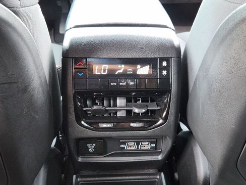 Used 2025 Jeep Grand Cherokee L Laredo w/ Luxury Tech Group I AWD/4WD image 31