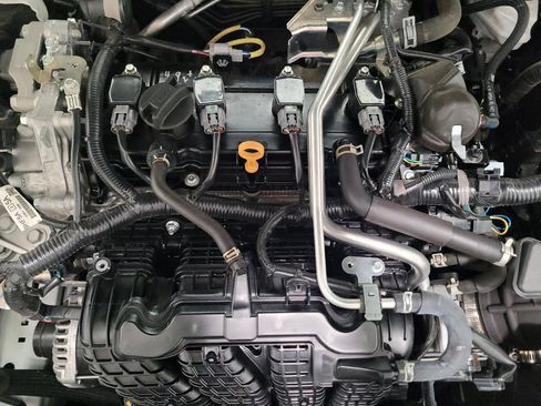 Used 2025 Nissan Altima 2.5 SV FWD image 30
