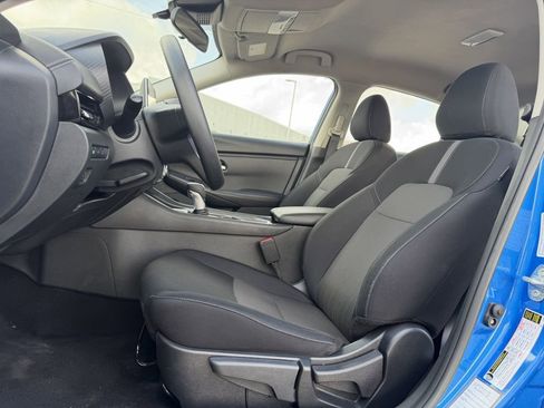 Used 2025 Nissan Sentra SV FWD image 26