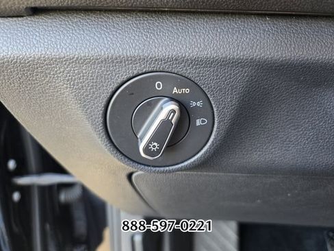 Used 2022 Volkswagen Jetta SE w/ Panoramic Sunroof Package FWD image 31