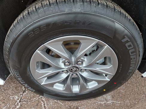 Certified 2024 Toyota Sienna LE image 11