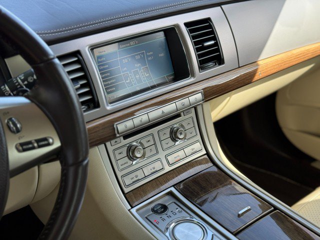 Used 2010 Jaguar XF Supercharged RWD image 21