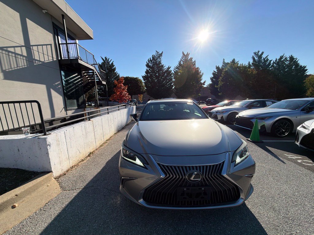 Used 2019 Lexus ES 350 w/ Premium Package FWD image 4