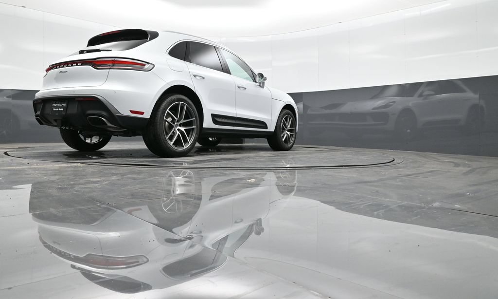 Certified 2026 Porsche Macan AWD/4WD image 37