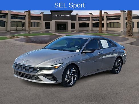 Used 2025 Hyundai Elantra Sport FWD image 4