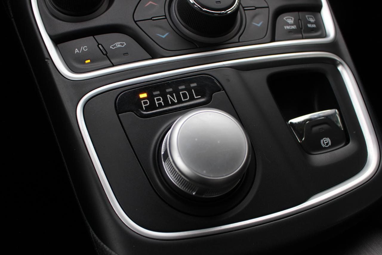 Used 2015 Chrysler 200 Limited w/ Convenience Group FWD image 28