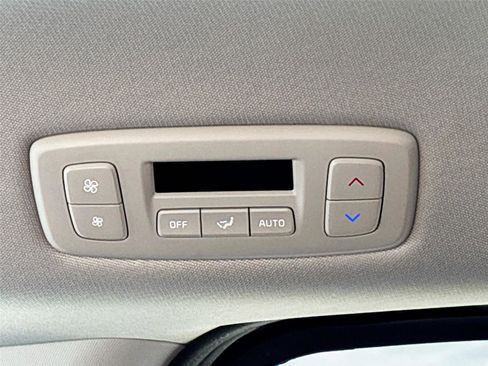 Used 2025 Kia Carnival FWD image 25
