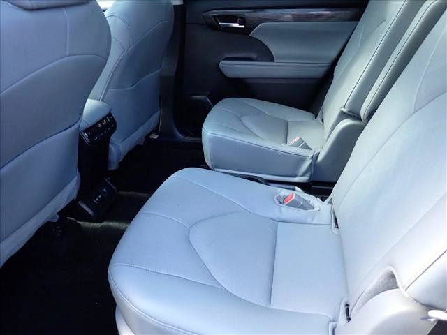 Certified 2026 Toyota Highlander Platinum AWD/4WD image 10