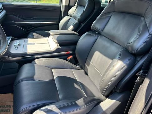 Used 2025 Lincoln Navigator Reserve AWD/4WD image 11