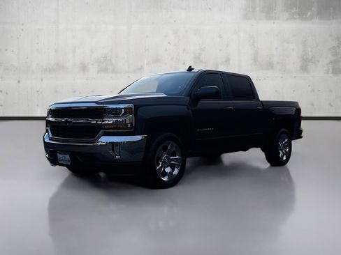 Used 2018 Chevrolet Silverado 1500 LT w/ LT Eassist Package image 3