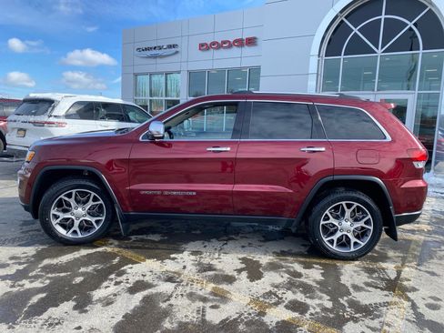 Used 2021 Jeep Grand Cherokee Limited w/ Luxury Group II image 2