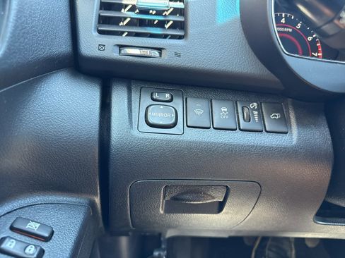 Used 2013 Toyota Highlander Limited AWD/4WD image 29
