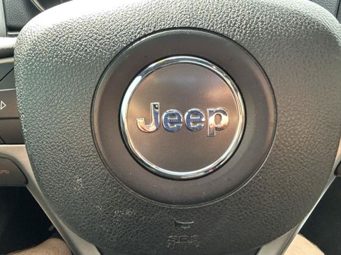 Used 2018 Jeep Grand Cherokee Limited AWD/4WD image 21
