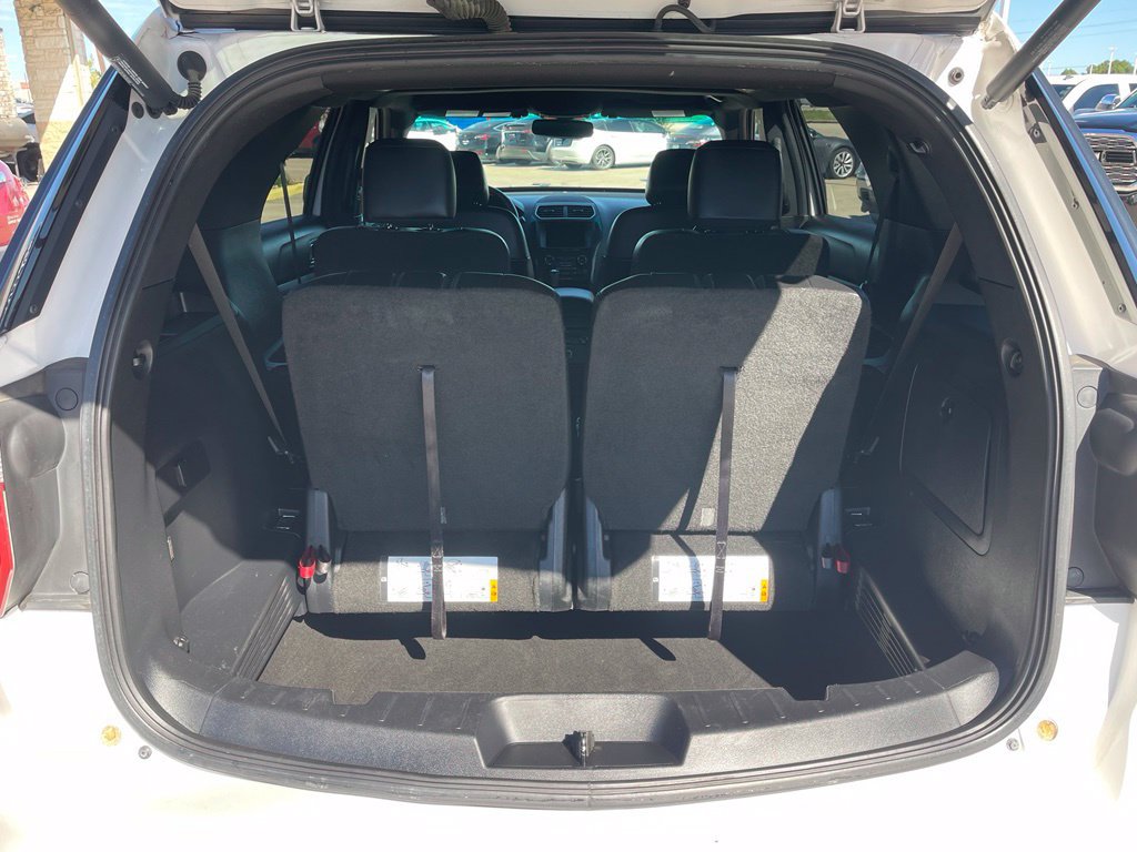 Used 2017 Ford Explorer XLT w/ Equipment Group 202A FWD image 30