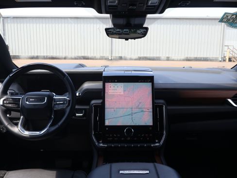 Used 2025 GMC Yukon XL Denali w/ Denali Reserve Package RWD image 9