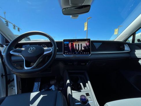 Used 2026 Volkswagen Tiguan SE FWD image 30