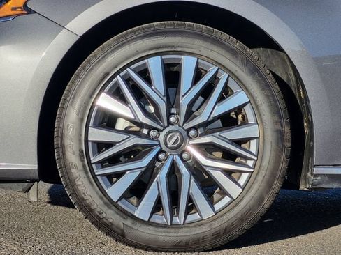 Used 2025 Nissan Altima 2.5 SV FWD image 7