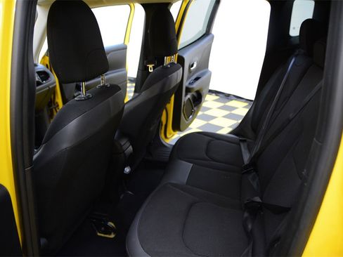 Used 2018 Jeep Renegade Altitude image 27