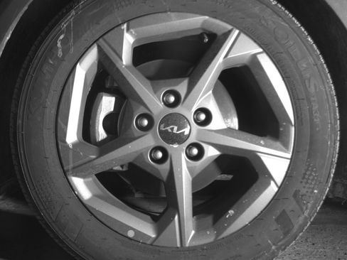 Used 2025 Kia K4 image 9