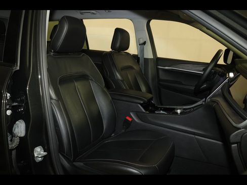 Used 2022 Jeep Grand Cherokee L Limited AWD/4WD image 33