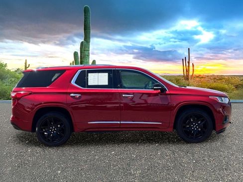 Used 2020 Chevrolet Traverse Premier w/ LPO, Blackout Package FWD image 5