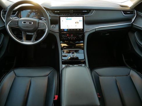 Used 2023 Jeep Grand Cherokee L Limited image 10