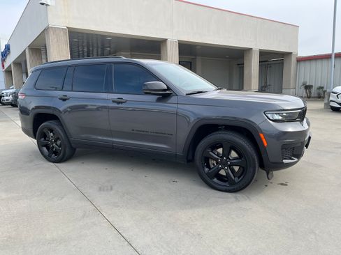 Used 2023 Jeep Grand Cherokee L Laredo AWD/4WD image 4