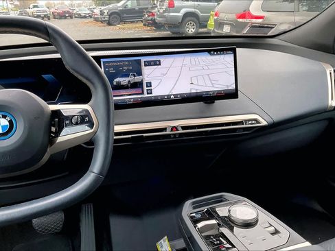 Used 2024 BMW iX xDrive50 image 9