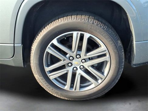 Used 2023 Chevrolet Traverse High Country image 36