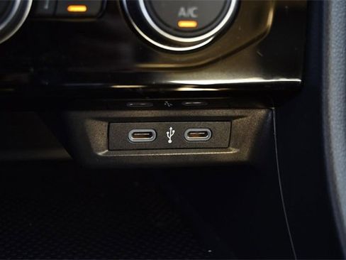 Certified 2024 Volkswagen Jetta SE w/ Panoramic Sunroof Package image 16