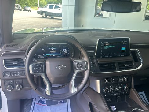 Used 2024 Chevrolet Suburban Z71 w/ Luxury Package AWD/4WD image 13