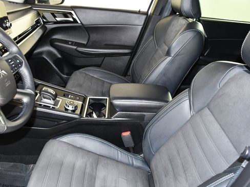 Used 2023 Mitsubishi Outlander SE AWD/4WD image 38