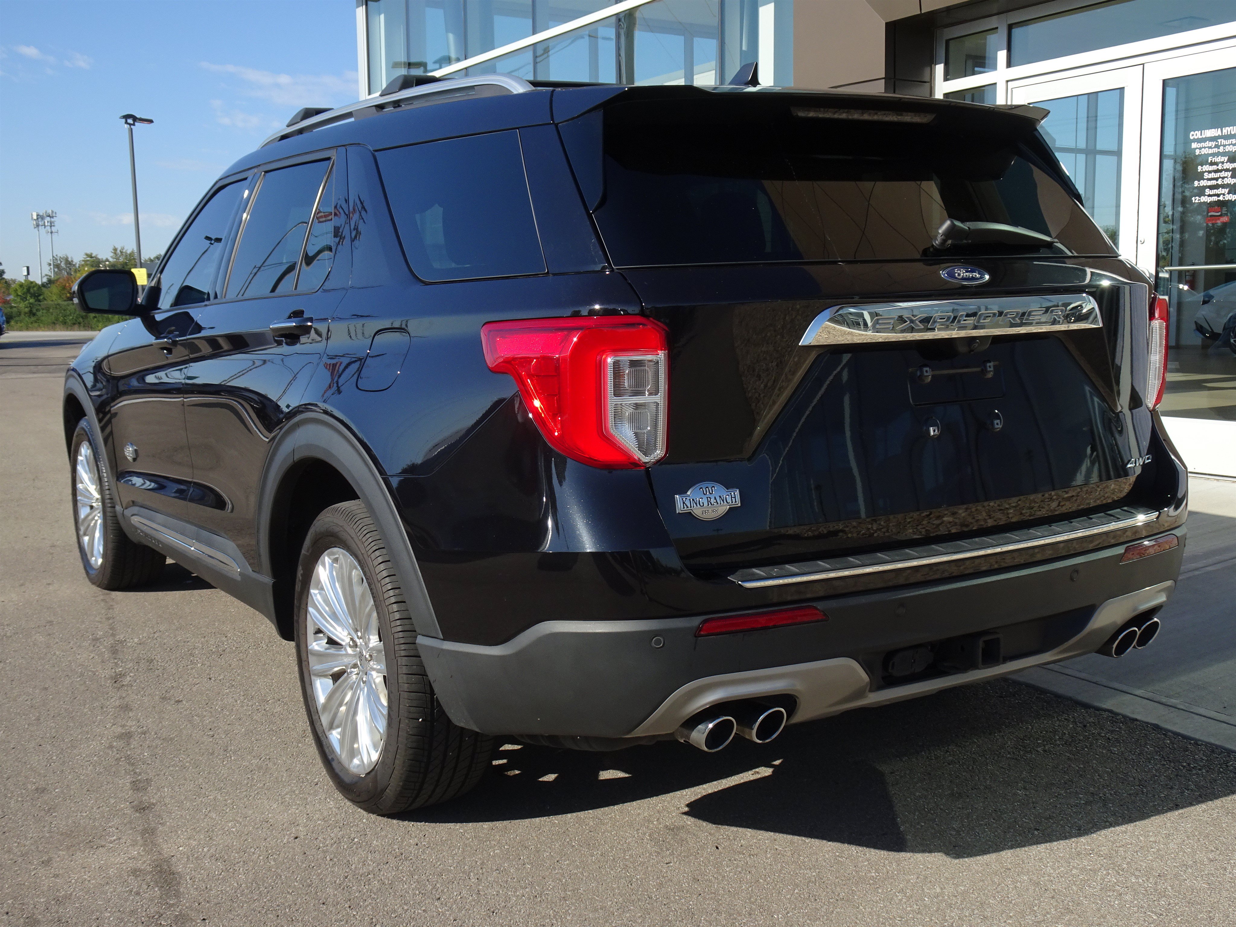 Used 2022 Ford Explorer King Ranch w/ Technology Package AWD/4WD image 3