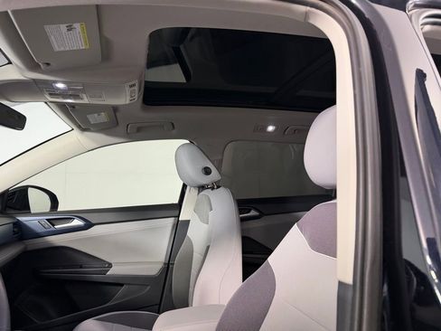 Used 2024 Volkswagen Taos SE w/ Panoramic Sunroof Package image 22