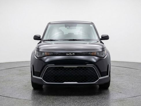 Used 2025 Kia Soul LX w/ LX Technology Package image 2