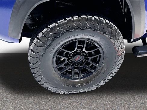 Used 2022 Toyota Tacoma TRD Off-Road w/ TRD Premium Off Road Package AWD/4WD image 35