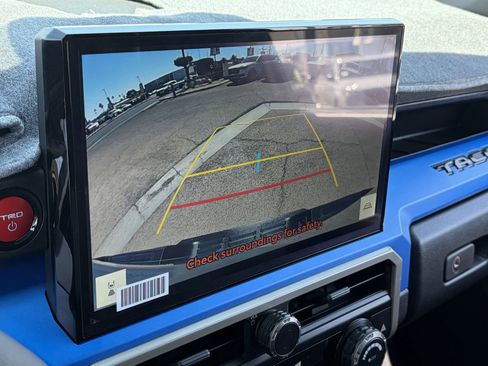 Used 2025 Toyota Tacoma TRD Off-Road AWD/4WD image 24