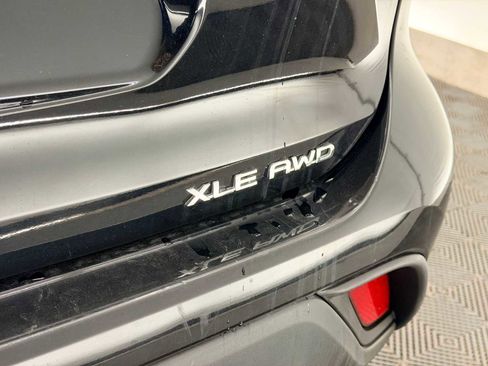 Used 2024 Toyota Highlander XLE image 13
