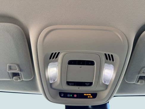 Used 2022 Buick Envision Essence w/ Technology Package I image 13