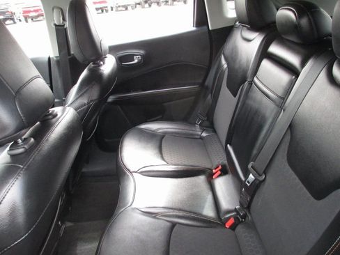 Used 2019 Jeep Compass Latitude FWD image 17