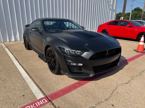 Used 2022 Ford Mustang Shelby GT500 w/ Carbon Fibre Track Pack RWD image 9