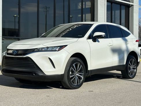 Used 2022 Toyota Venza XLE image 5