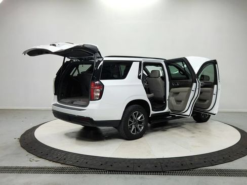 Used 2022 Chevrolet Tahoe Z71 w/ Luxury Package AWD/4WD image 16