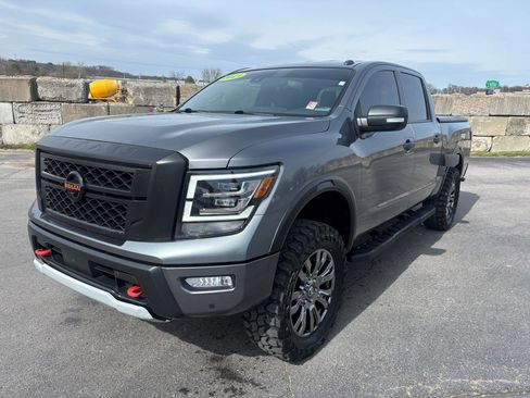 Used 2021 Nissan Titan PRO-4X w/ Pro-4x Convenience Package image 3