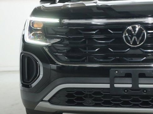 Used 2025 Volkswagen Atlas Cross Sport SE AWD/4WD image 6